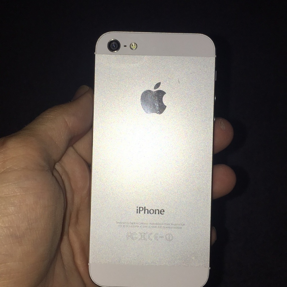 iPhone 5 - Picture 3 of 3